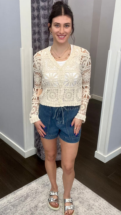 Sunny Stroll Chambray Shorts in Medium Wash by Dex