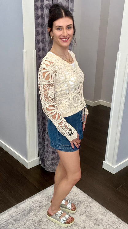 Sunny Stroll Chambray Shorts in Medium Wash by Dex