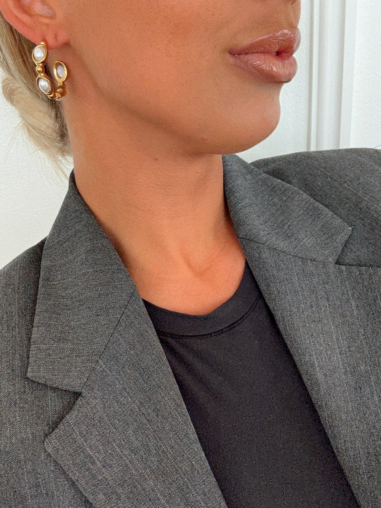 Harlee Earrings By Chansutt Pearls