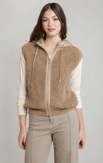 Cozy Contrast Bouclé Vest in Beige by Dex